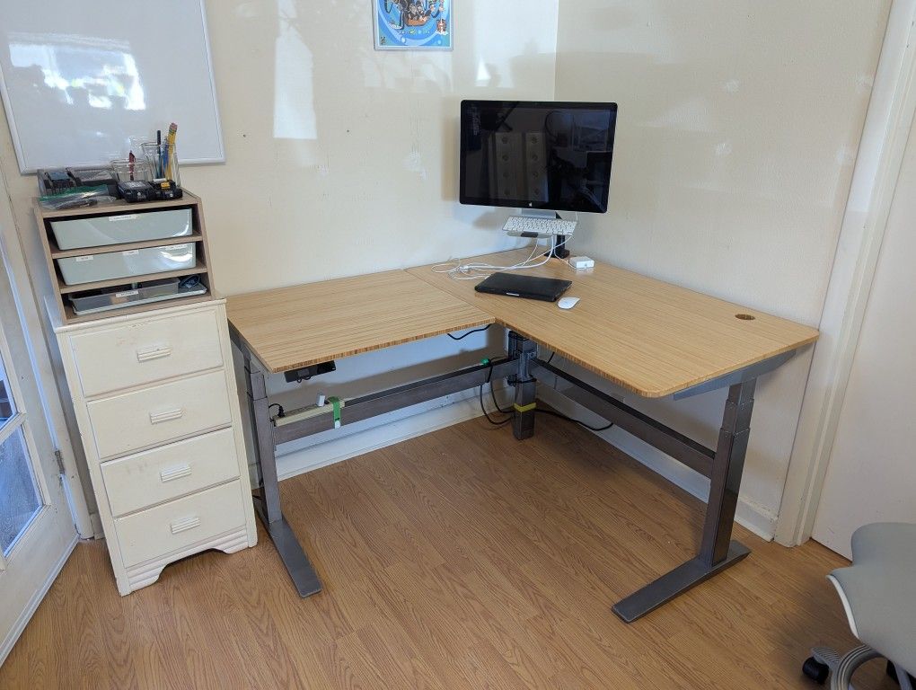 Jarvis L-Shaped standing desk by Fully