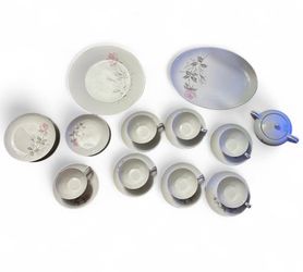 27 pc Royal Crest Porcelain Dinnerware