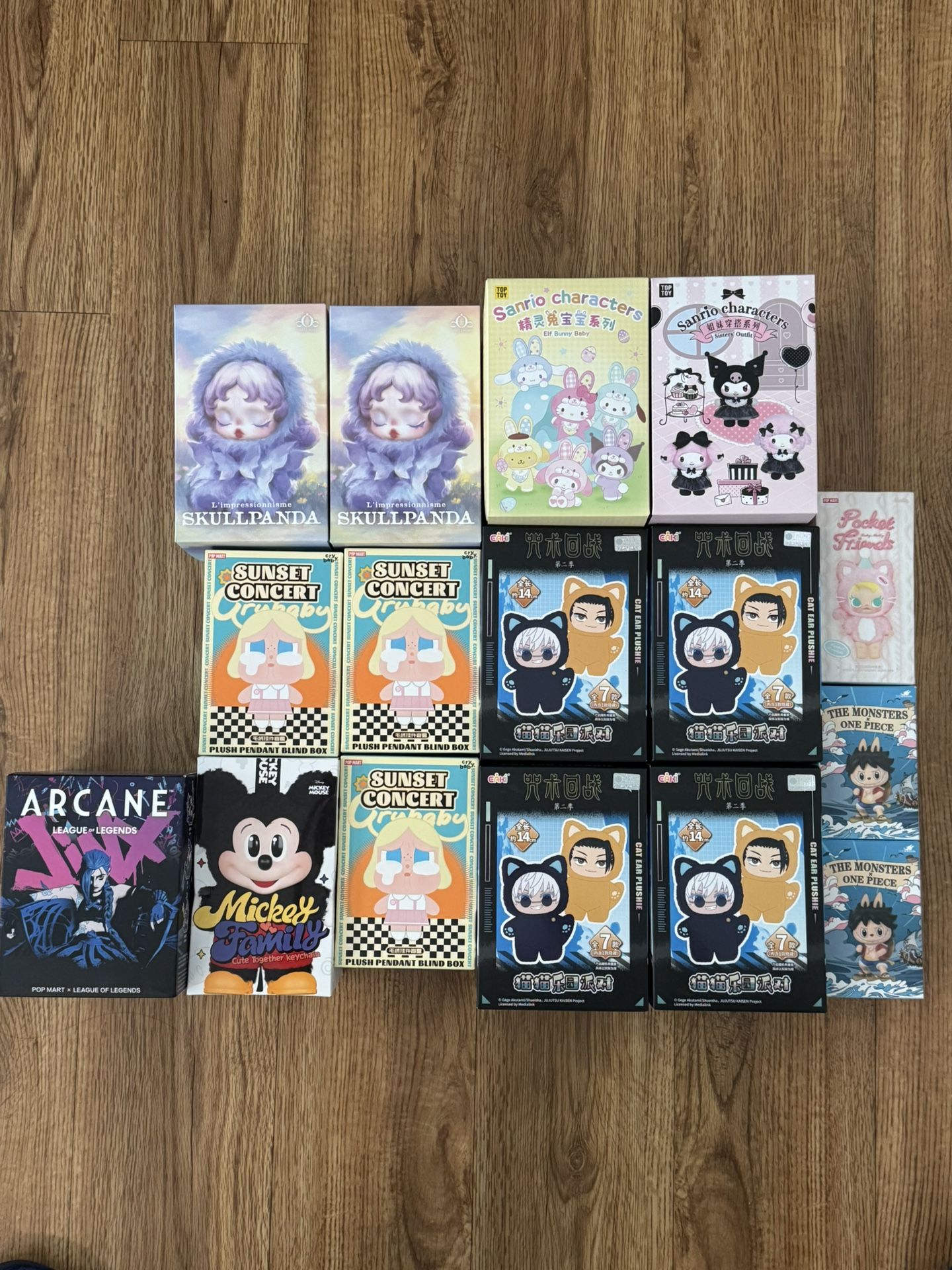 Plushies/vinyl Figures
