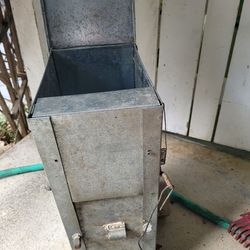 Rat proof chicken feeder