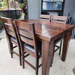 Extendable Dining Table & 4 Chairs