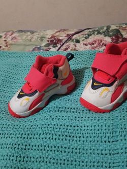 Little girls Size 6 C Sneakers