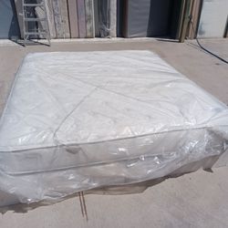 Serta king size mattress and box spring