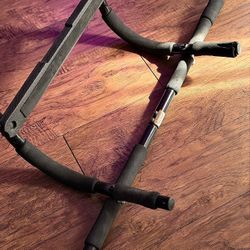 Awesome 😎 !! At Home Pull Up Bar By Golds Gym !