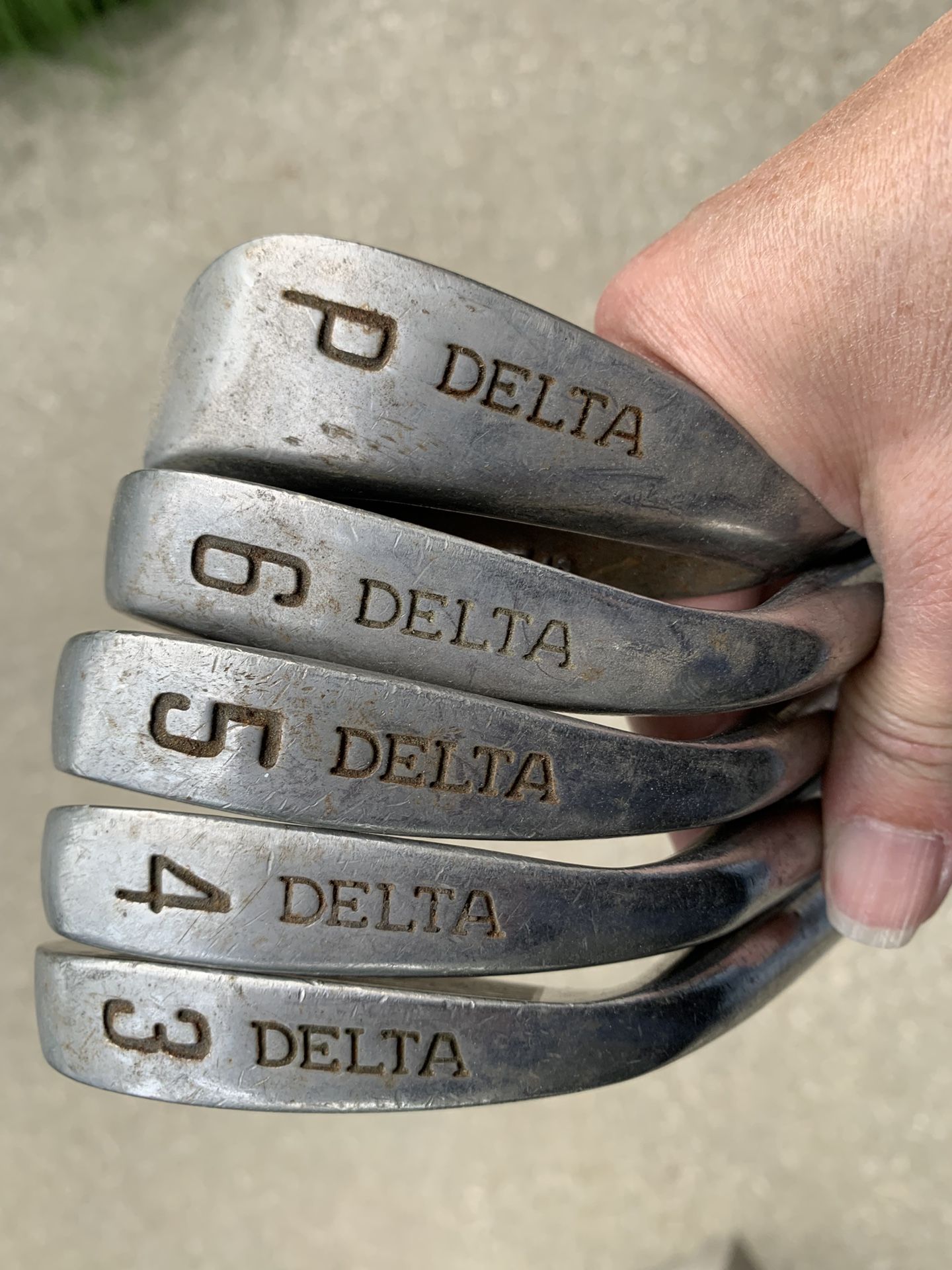 Delta Men’s Right Hand Golf Clubs
