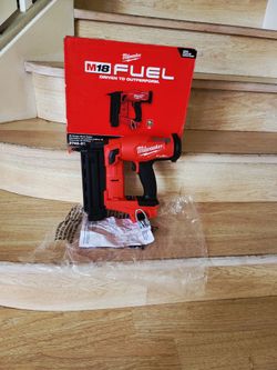 Milwaukee New M18 FUEL 18-Volt Lithium-Ion Brushless Cordless Gen II 18-Gauge Brad Nailer (Tool-Only)