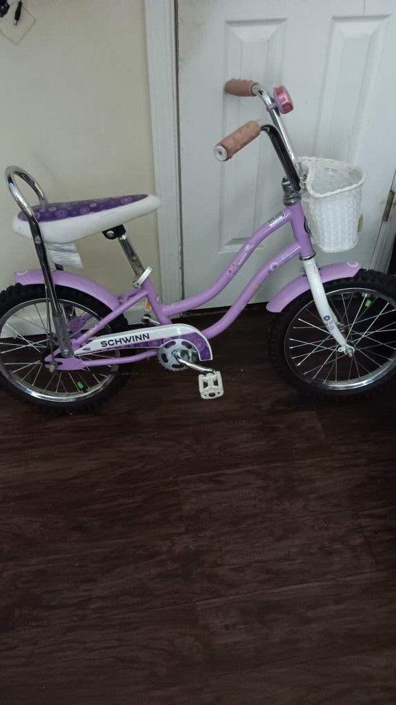 GIRLS SCHWINN BIKE