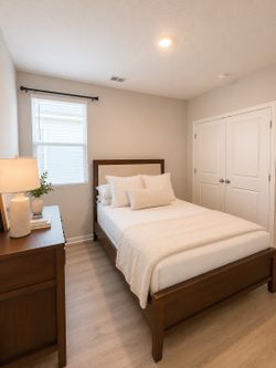🏡 Moving Sale – Beautiful Bedroom Everything Must Go!