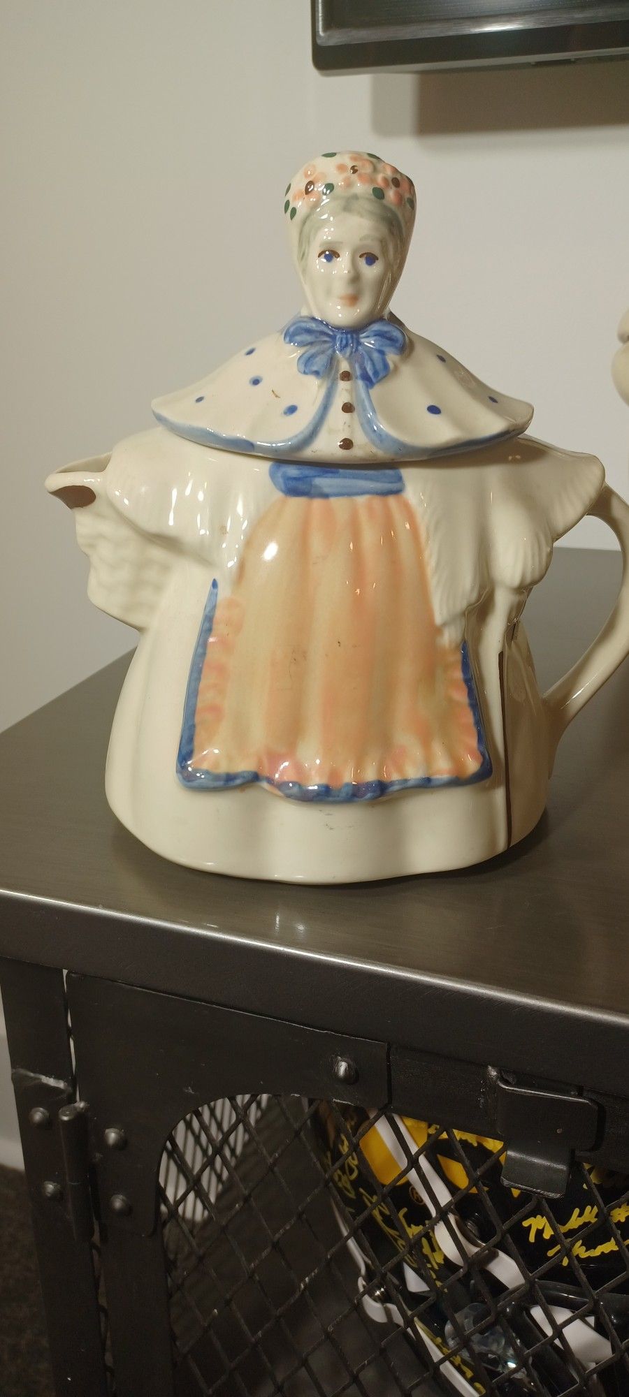 1950s Shawnee Granny Teapot