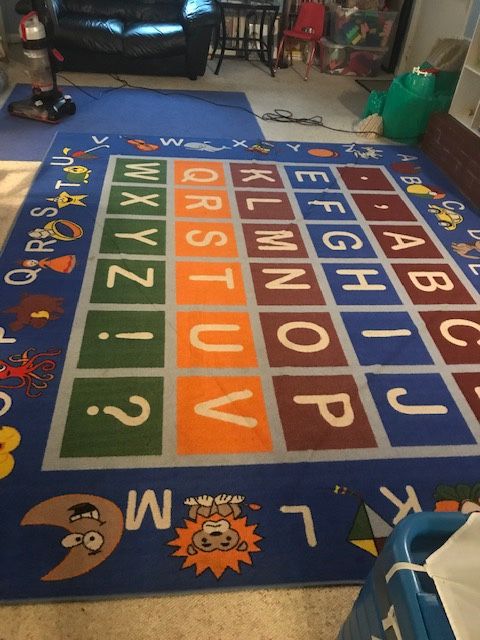 Used educational rug size 8’2”x 9’10”