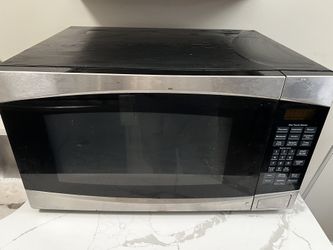 General Electric 1.65 KW countertop microwave