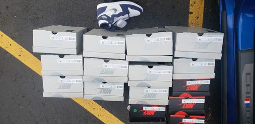 🔥🔥 Jordan Retro 1 High Midnight Navy Co Jp .... DM me a reasonable offer 🔥🔥