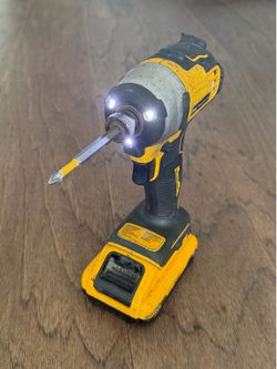 DeWalt 1/4” Cordless Impact Driver (Bit + Battery Included)