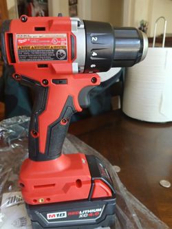 18v Milwaukee Brushless grinder drill driver 1/2 And Battery 4ah