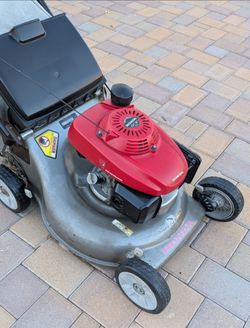 HONDA HRR216 GCV160 WITH SMART DRIVE CONTROL GAS LAWN MOWER