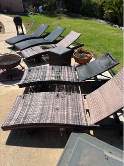 Outdoor lounge chairs