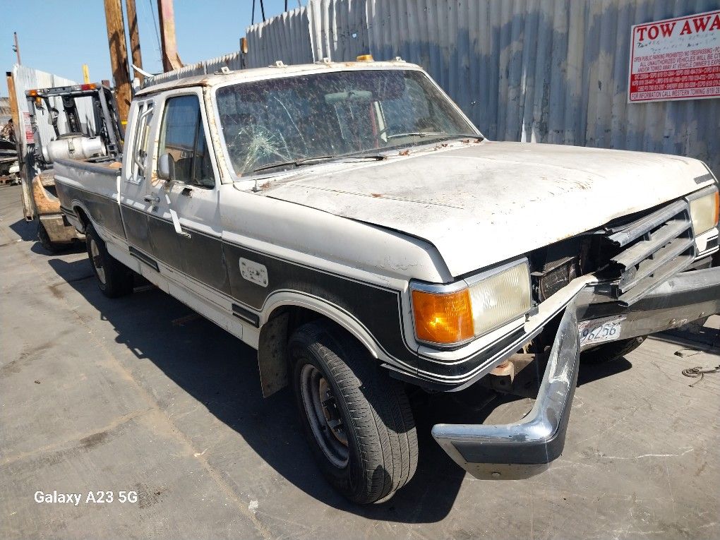 1989 Ford F250 For Parts