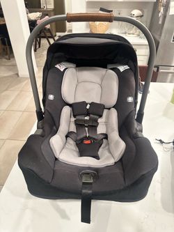 Nuna Car Seat & base