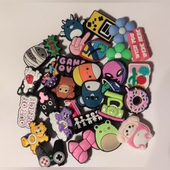 NWT 30 pieces Croc Jibbitz 