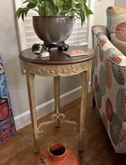 Beautiful End Table/Plant Stand
