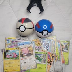 2 Pokemon Poke Balls
Random Pokémon cards