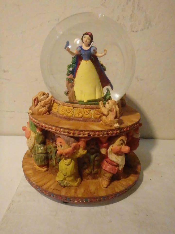 Disney Snow White Seven Dwarves Musical Snow Globe "Brahms Waltz"