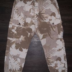 Levi’s Cargos 