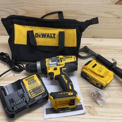 Dewalt hammer drill with 5ah battery and charger + bag