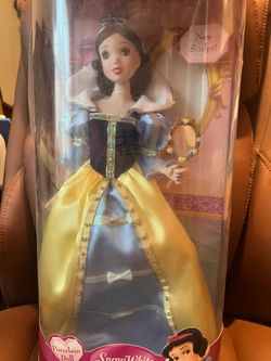 Vintage Porcelain Snow White collectible doll