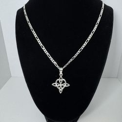 Cadena con dije de nudo de bruja de plata 925 