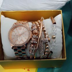 Watch With Bracelets 