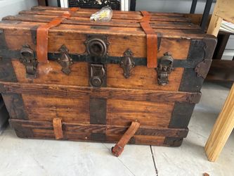 Vintage steamer chest / trunk