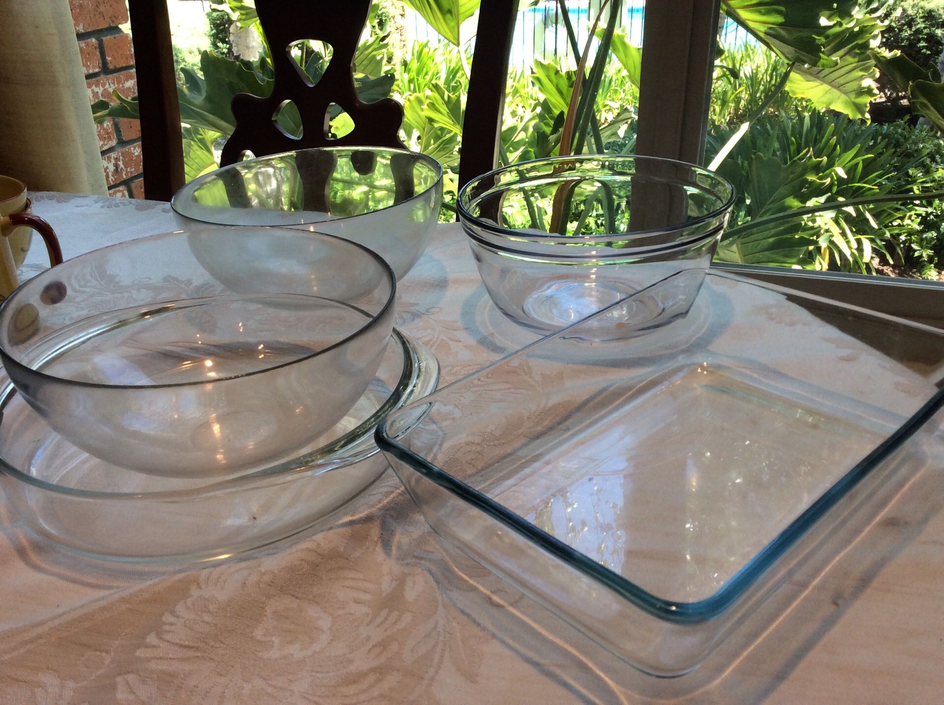 5 glass dishes , 3 Pyrex goes in oven $4 each or $18 for all