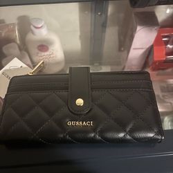Gussaci Women’s Black Quilted Bifold Wallet