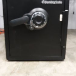 Sentry Safe 16"x17"x18"