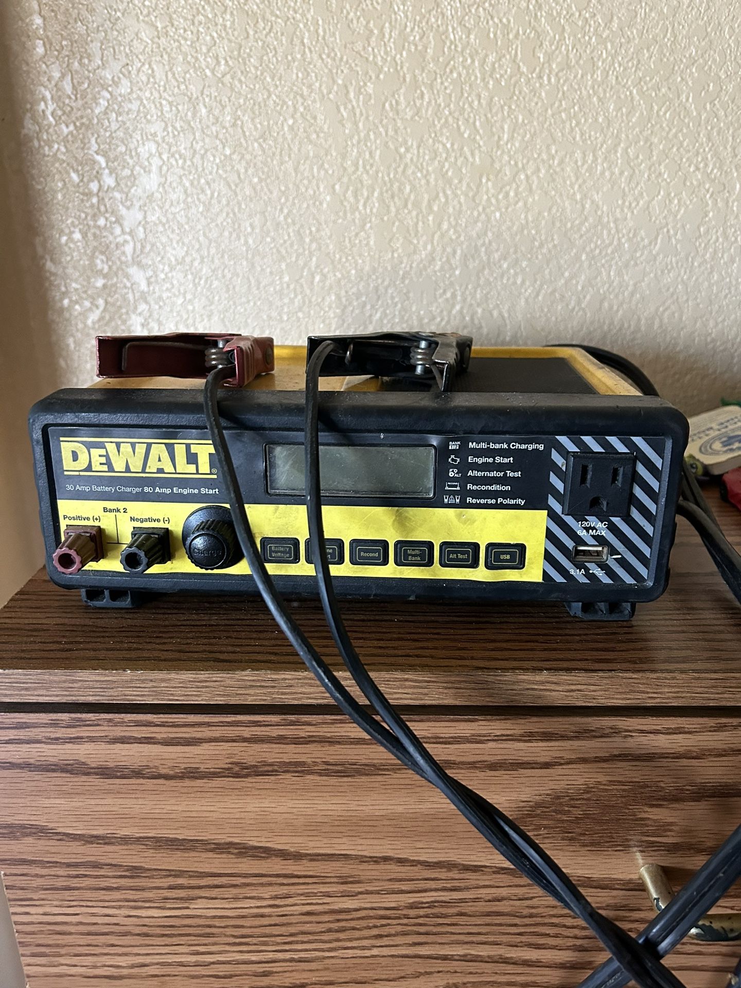 DeWalt DXAEC80 30 Amp Multi Bank Dual Battery Charger With 80 Amp Engine Start for Sale in Pittsburg CA OfferUp