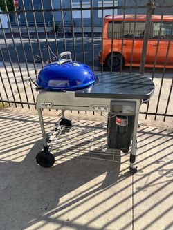 Weber Performer deluxe charcoal grill. Asador para usarse con carbón