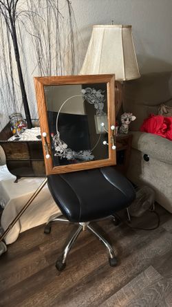 Nice Antique Like Mirror With Hangers On The Side Asking For Best Offer Give Me A Price $20