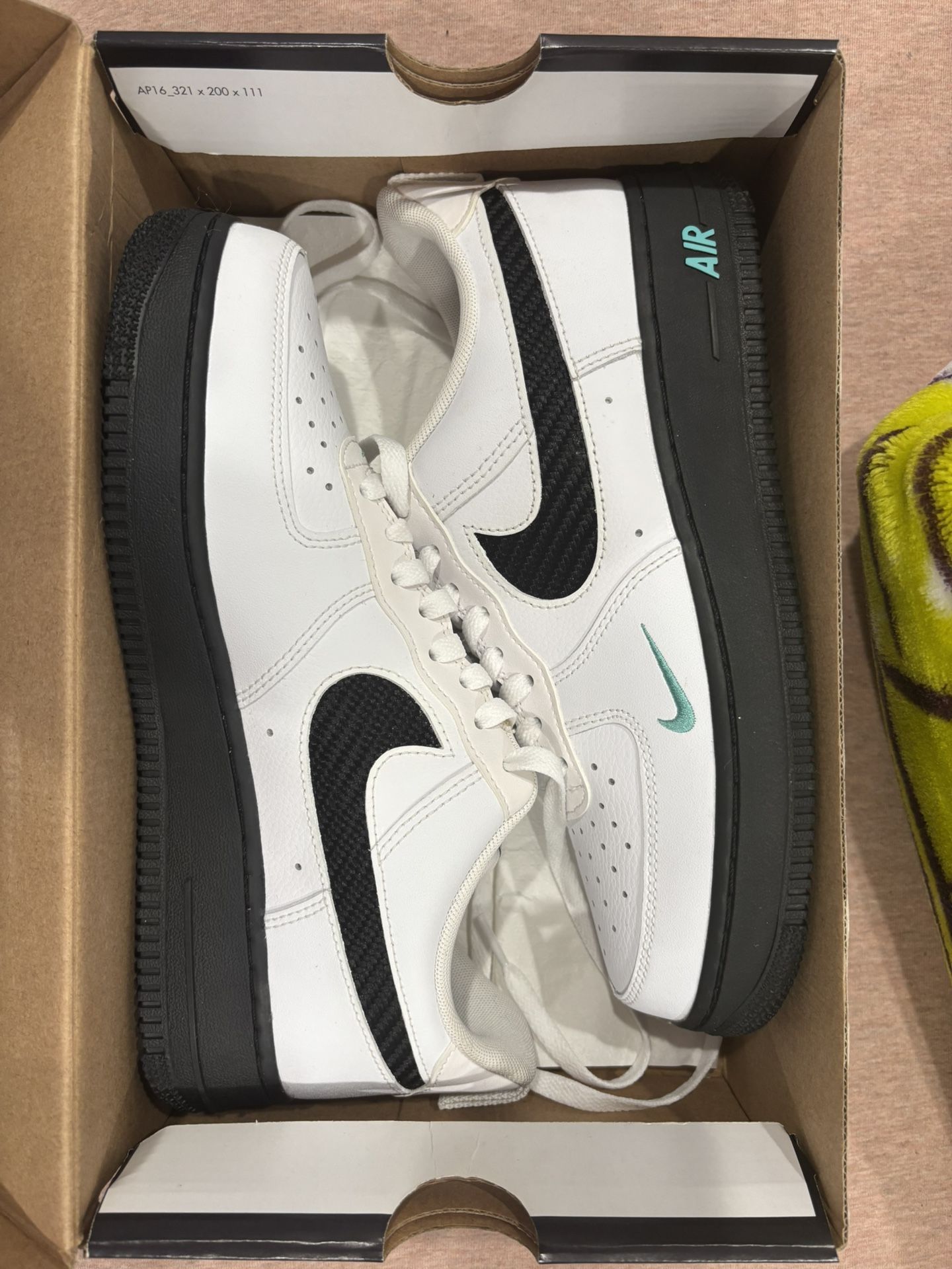NIKE AIR FORCE 1 ‘07 LV8 J 22