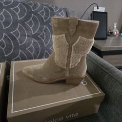 **BRAND NEW** Dolce Vita Salil Plush
