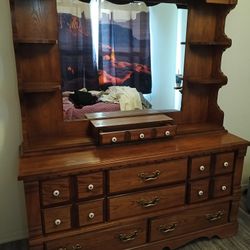 Dresser With Mirror 