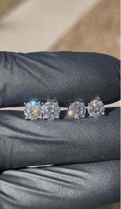 VVS1 Moissanite Screw Back Earrings