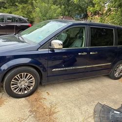 2013 Chrysler Town & Country Touring-L, Loaded