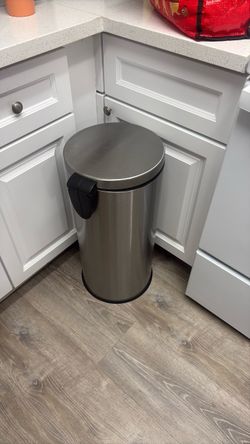 Trash bin