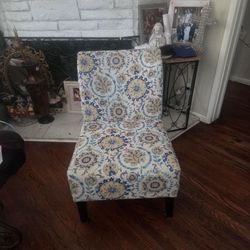 ASHLEY FURNITURE ACCENT CHAIR