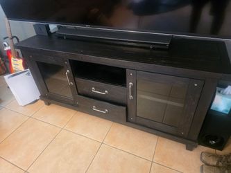 Entertainment center