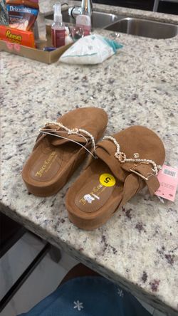 Juicy Couture Slippers