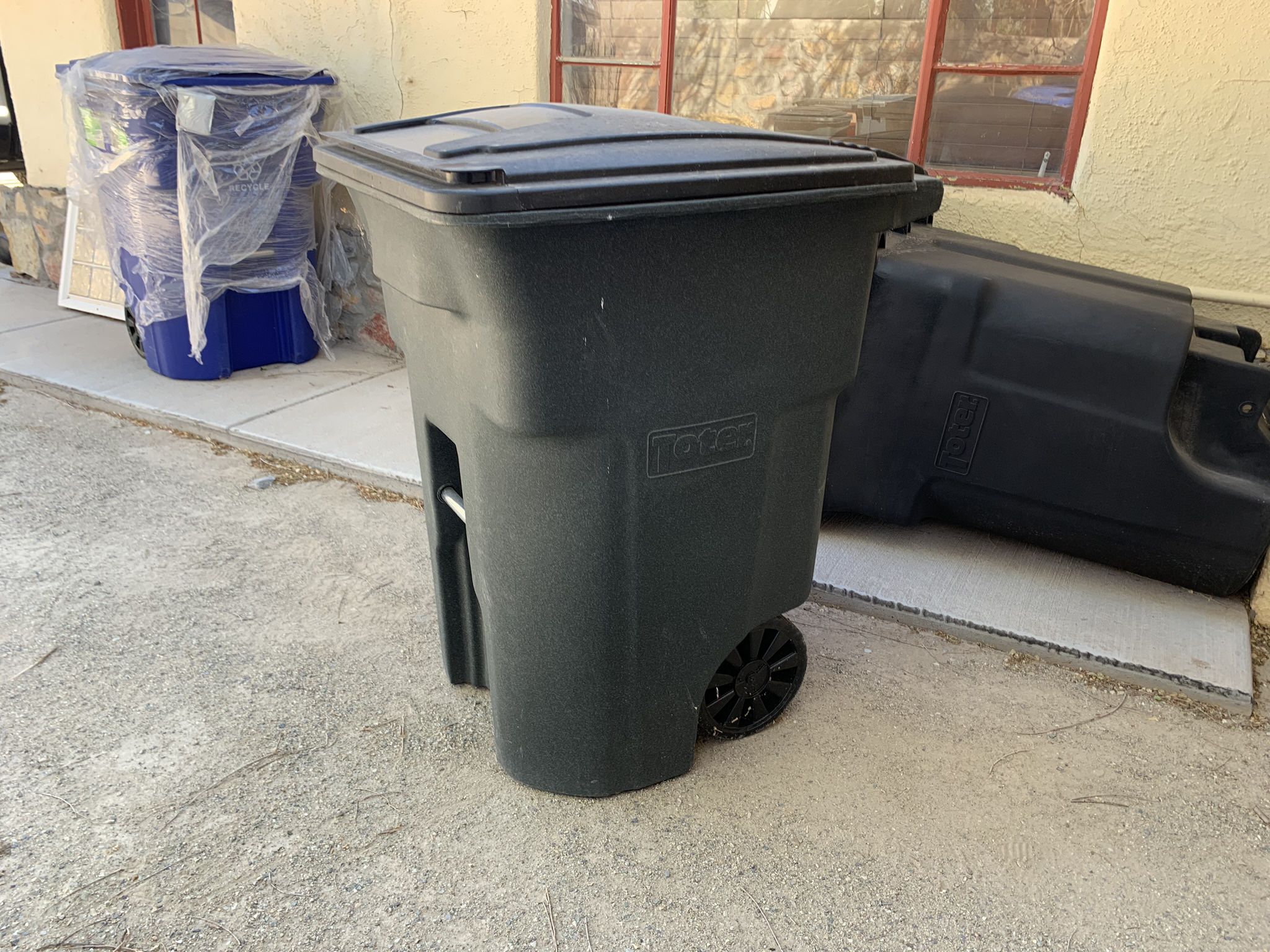 Large 95 Gallon Roll Out Toter Trash Carts 