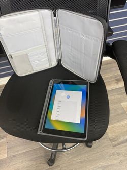 Apple 🍎iPad 9th Gen 256GB Wi-Fi Only with case