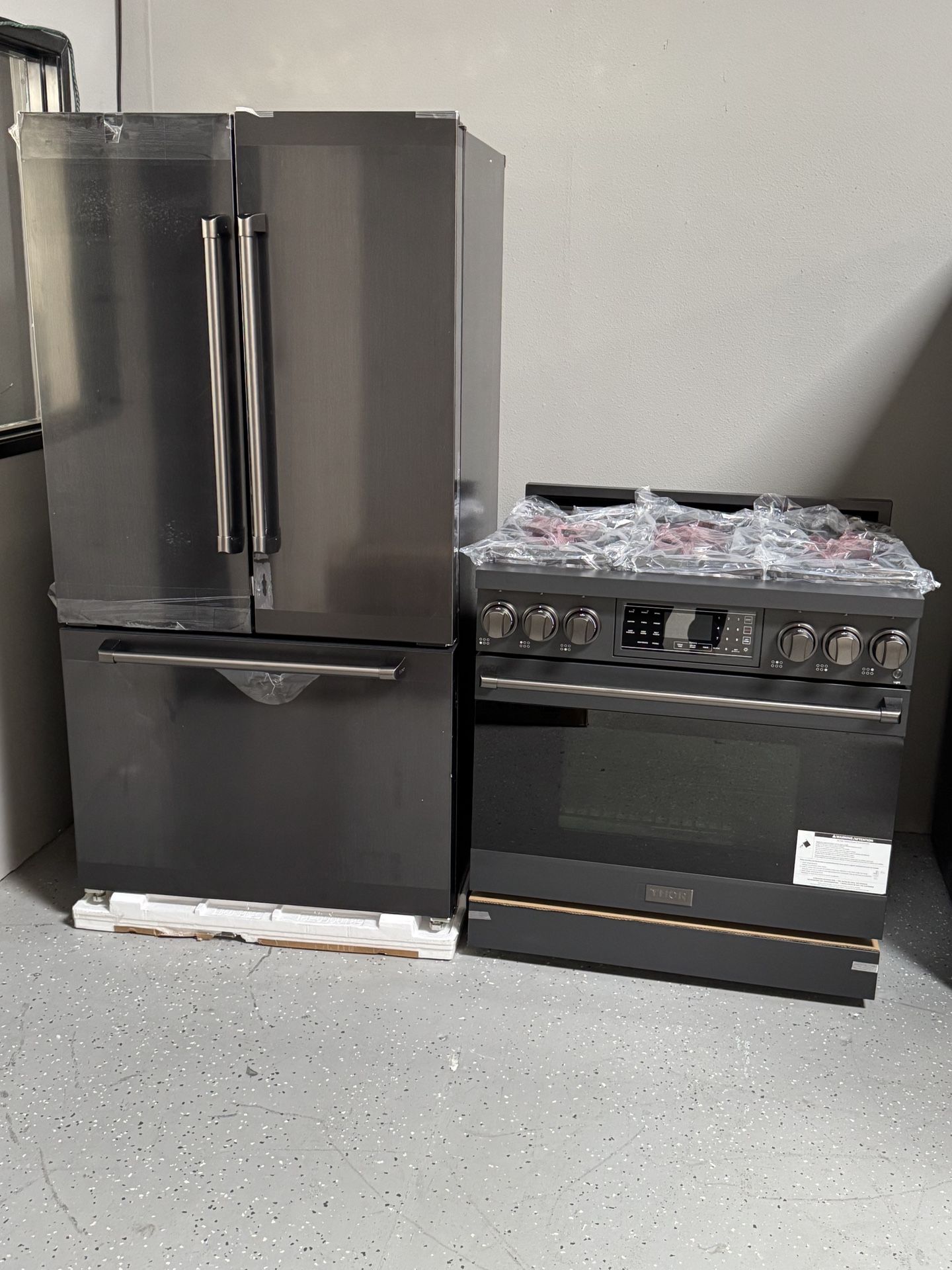 Thor Black 2 Piece Kitchen Set 36’ Gas Stove - 36’ Counter Depth Refrigerator